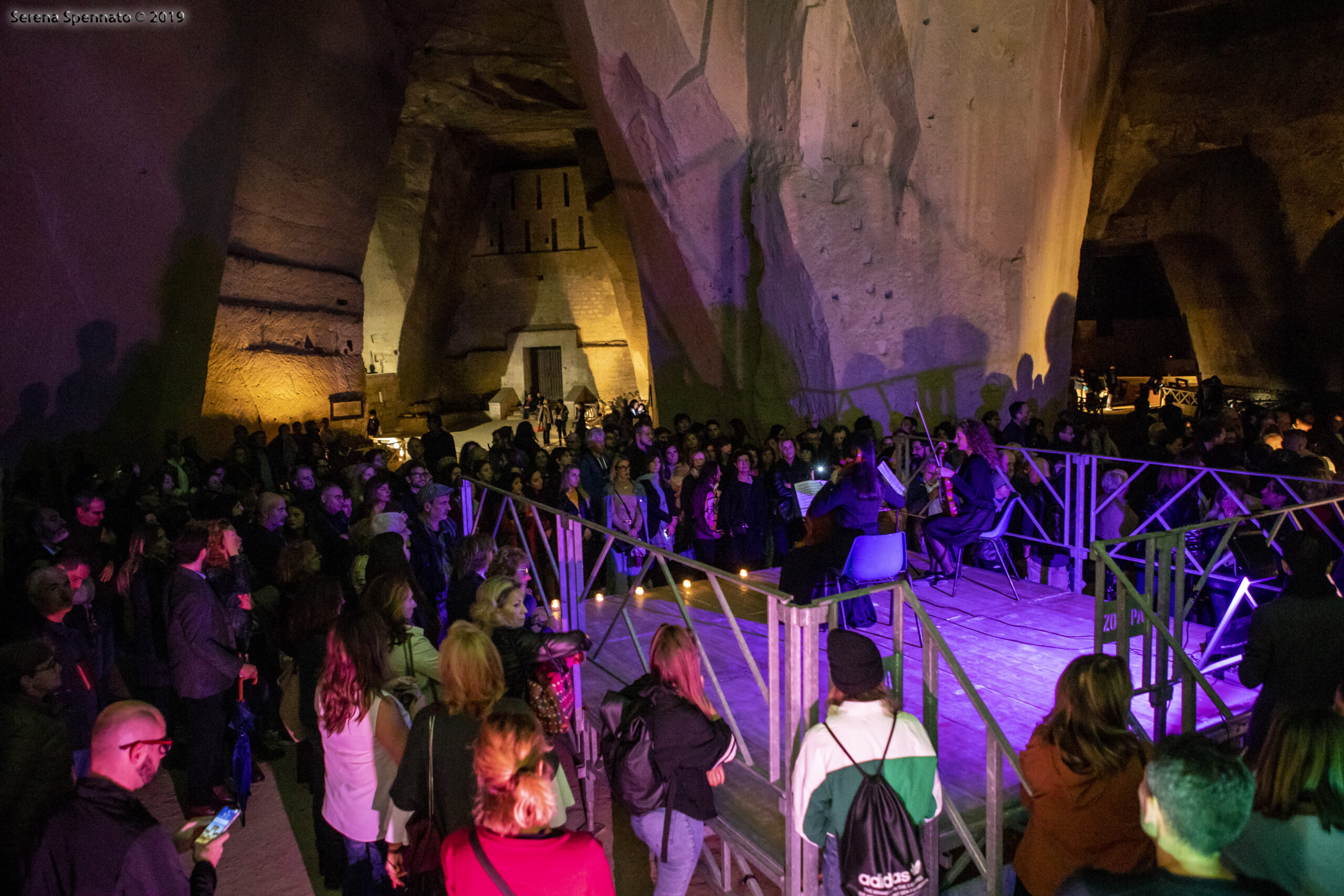 Concerto nella grotta di tufo