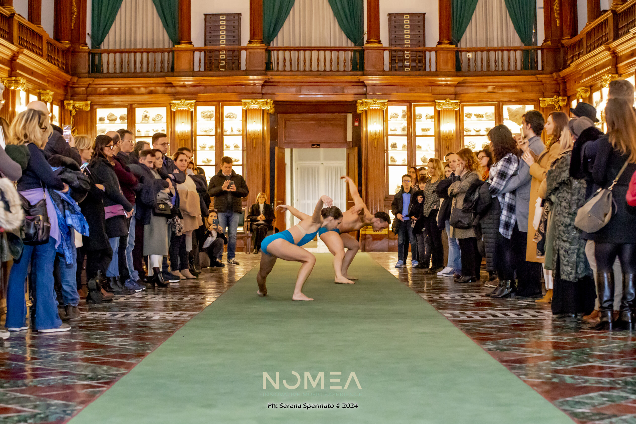 Danza nelle sale di un museo